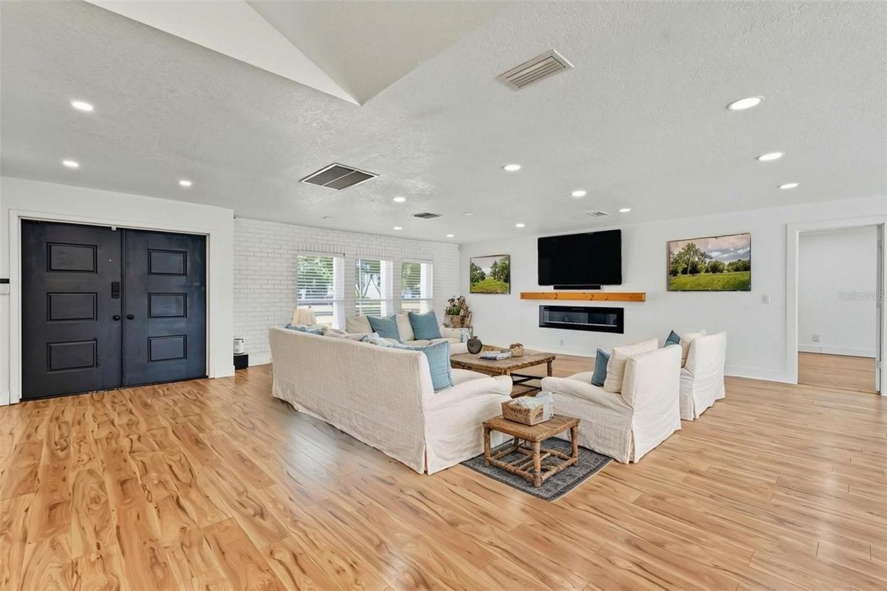 6370 90th Avenue N, Pinellas Park, FL 33782 Photo