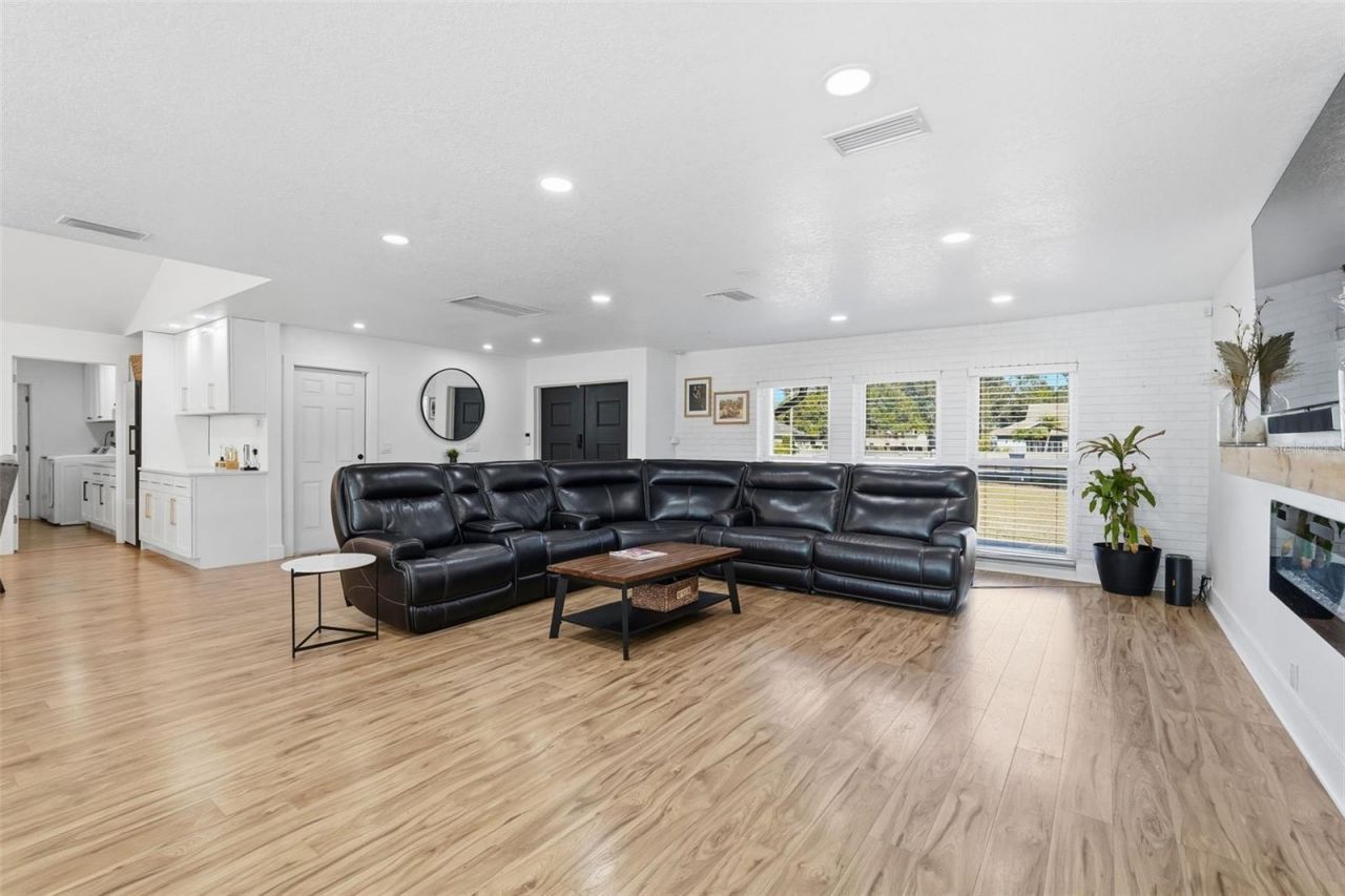 6370 90th Avenue N, Pinellas Park, FL 33782 Photo