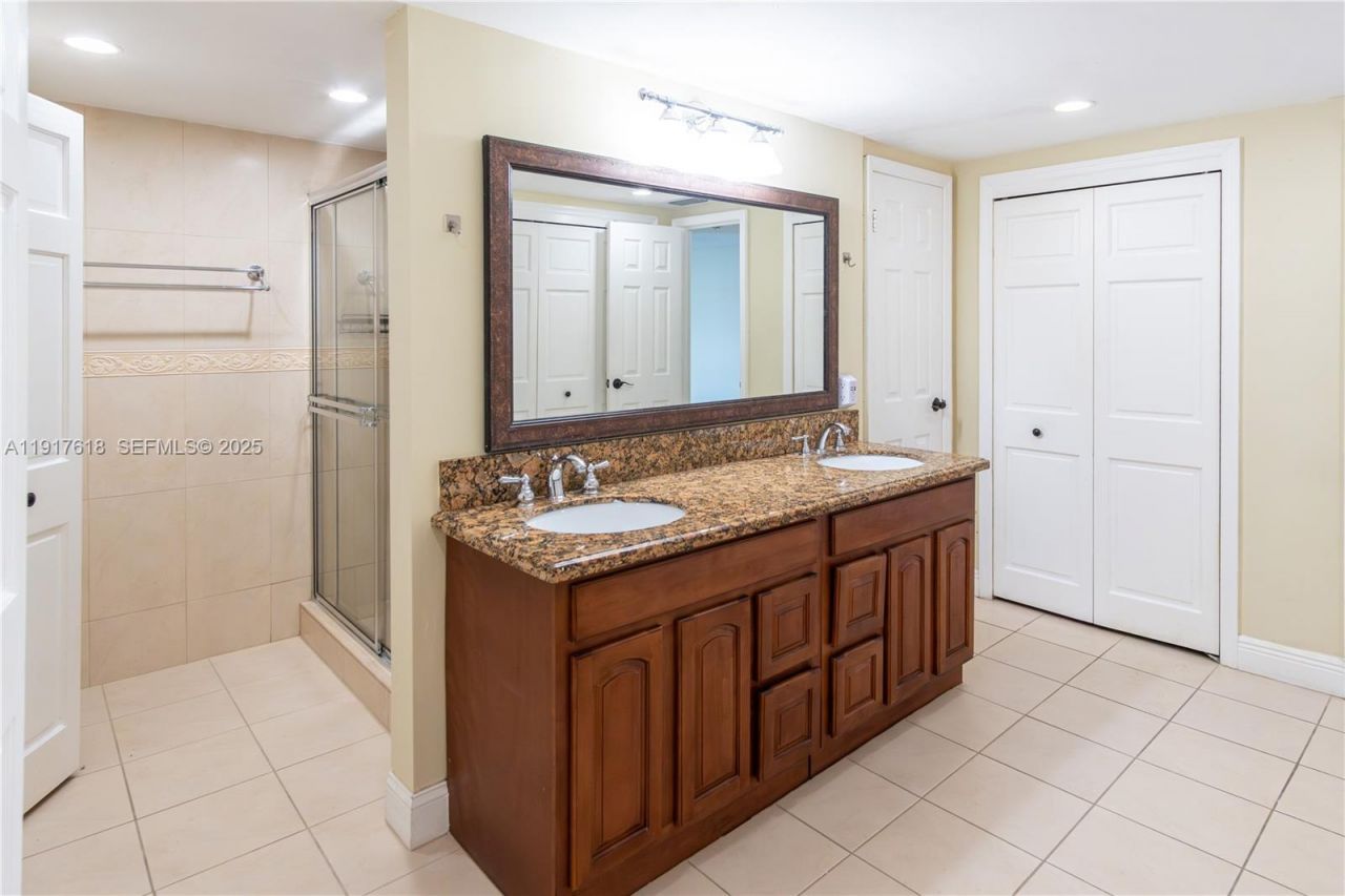 145 SE 25th Rd, Unit 1003, Miami, FL 33129 Photo