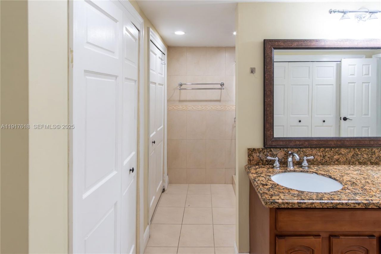 145 SE 25th Rd, Unit 1003, Miami, FL 33129 Photo