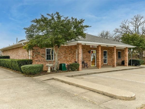 2500 Harwood Road, Bedford, TX 76021