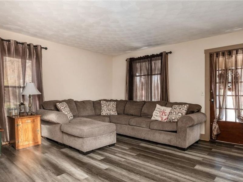 8755 Main Street SE, Corning, OH 43730 Photo 5