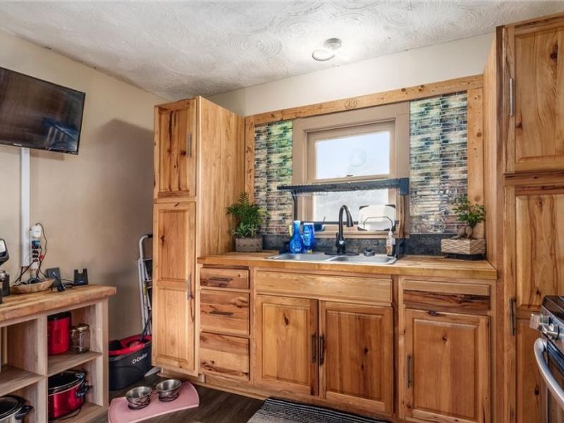 8755 Main Street SE, Corning, OH 43730 Photo 9