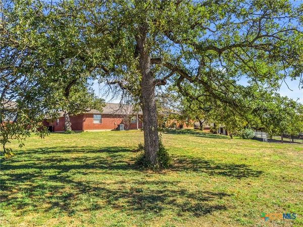 2102 Cedar Valley Drive, Kingsland, TX 78639