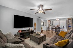 10301 N Kings Hwy. photo 4