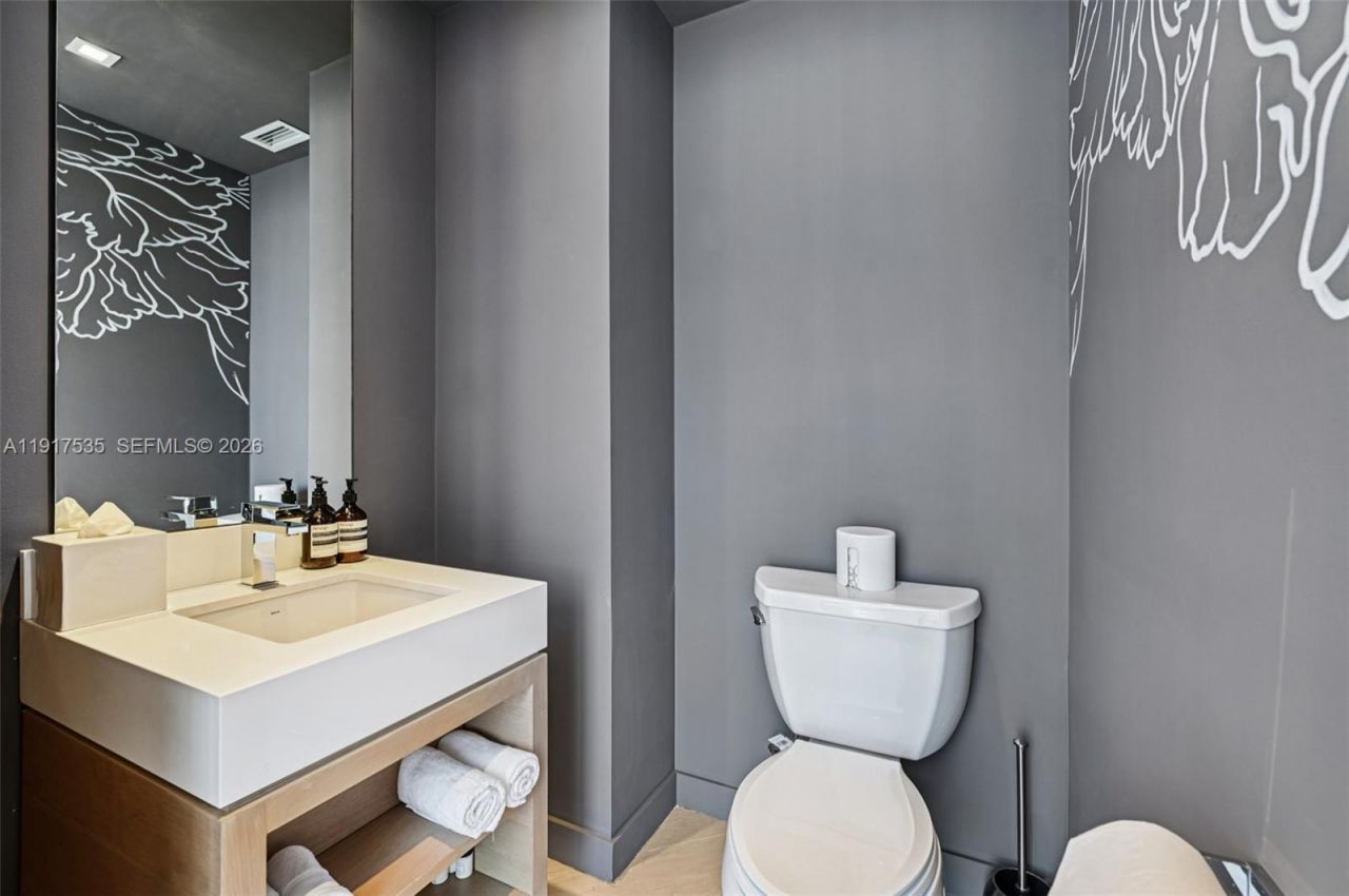 2201 Collins Ave, Unit 401, Miami Beach, FL 33139 Photo