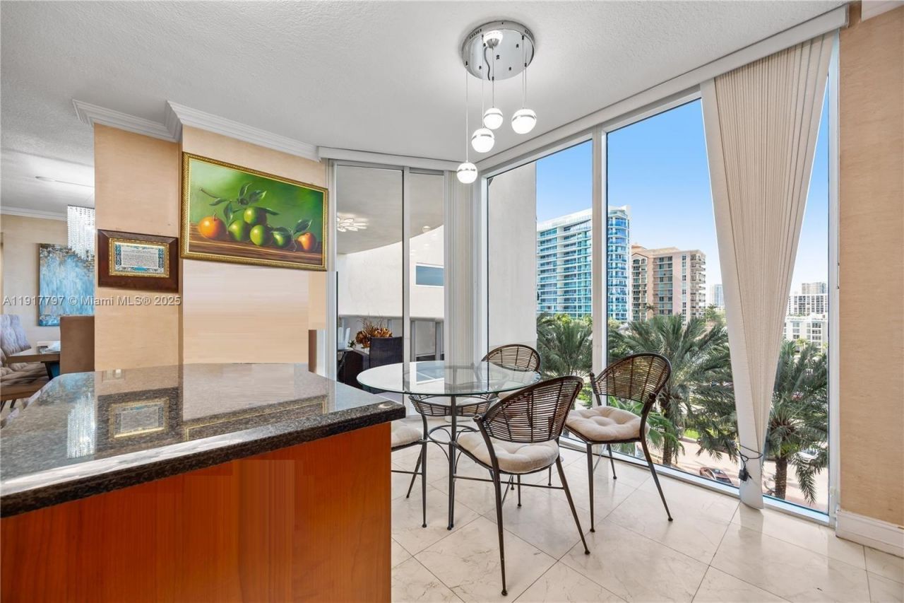 17555 Collins Ave, Unit 707, Sunny Isles Beach, FL 33160 Photo