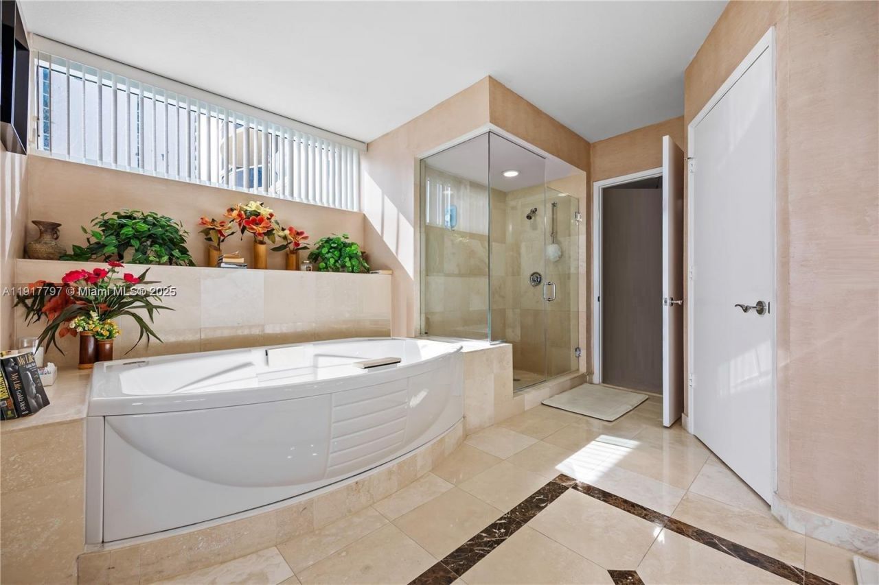 17555 Collins Ave, Unit 707, Sunny Isles Beach, FL 33160 Photo