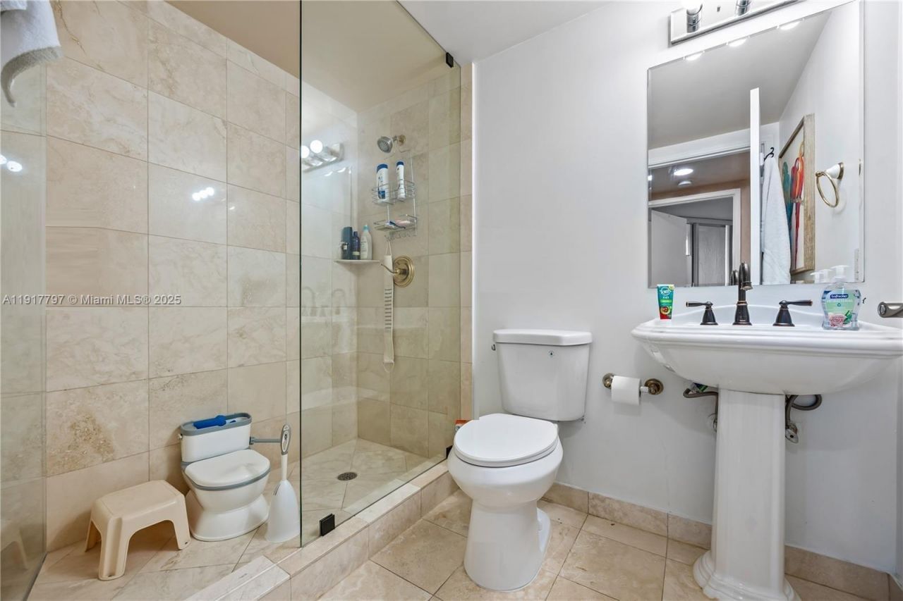 17555 Collins Ave, Unit 707, Sunny Isles Beach, FL 33160 Photo