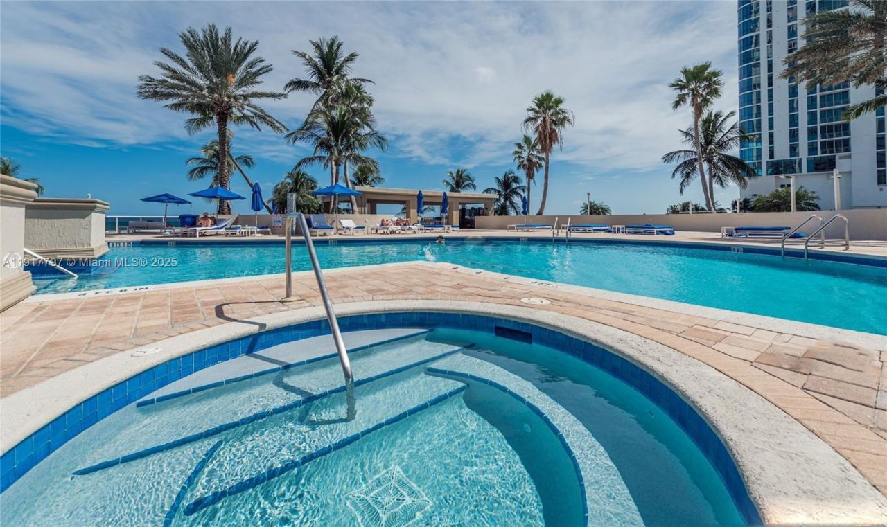 17555 Collins Ave, Unit 707, Sunny Isles Beach, FL 33160 Photo