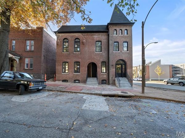 1201 Mackay Place, St Louis, MO 63104