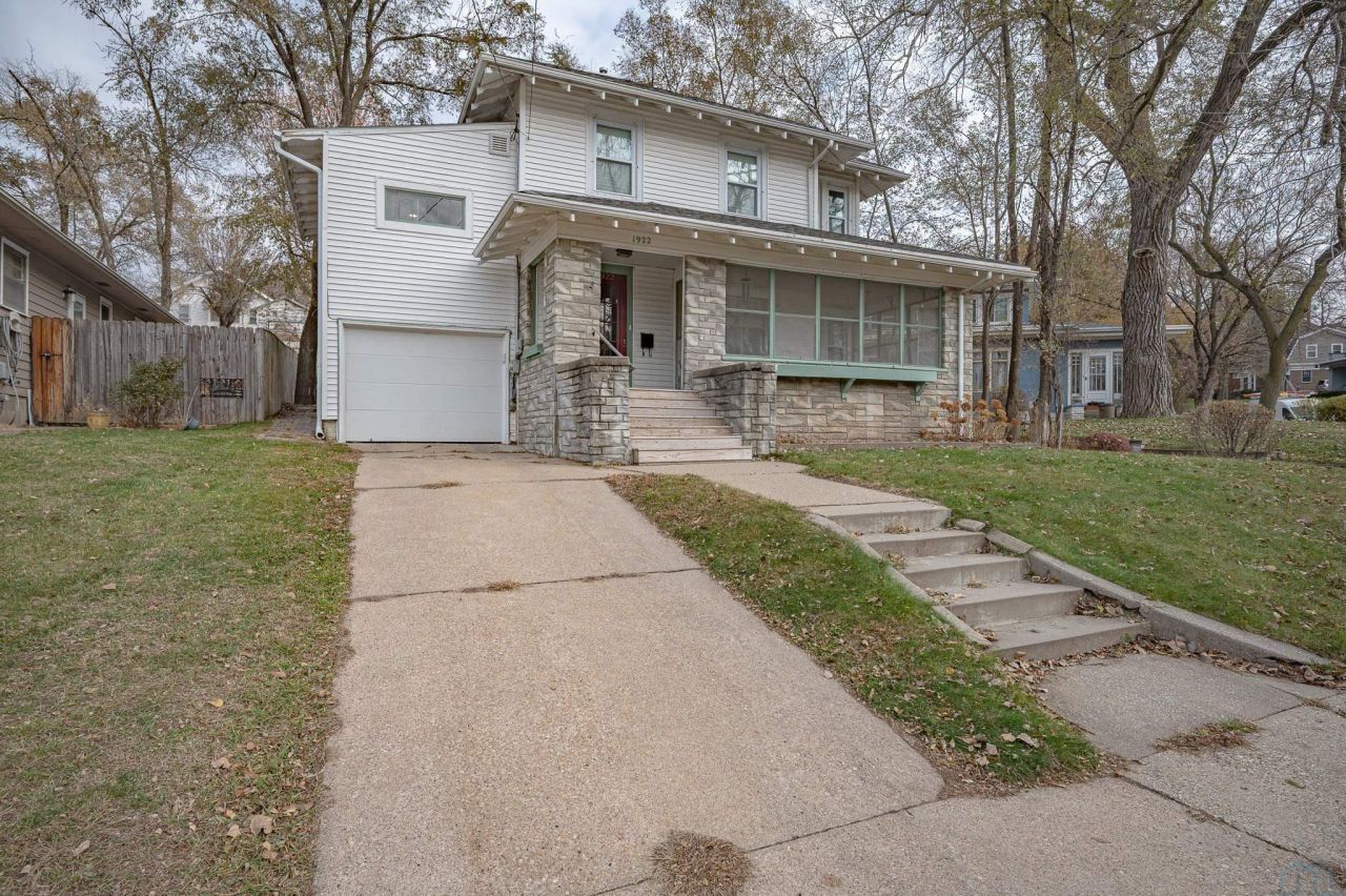 1922 Heights Ave, Sioux City, IA 51104 Main Photo