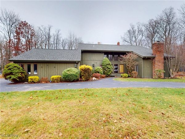 2915 Millgate Drive, Willoughby, OH 44094