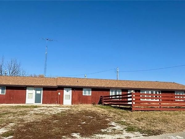 1706 253rd Street, Hiawatha, KS 66434