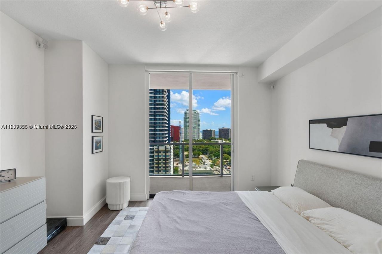79 SW 12th St, Unit 2204-S, Miami, FL 33130 Photo