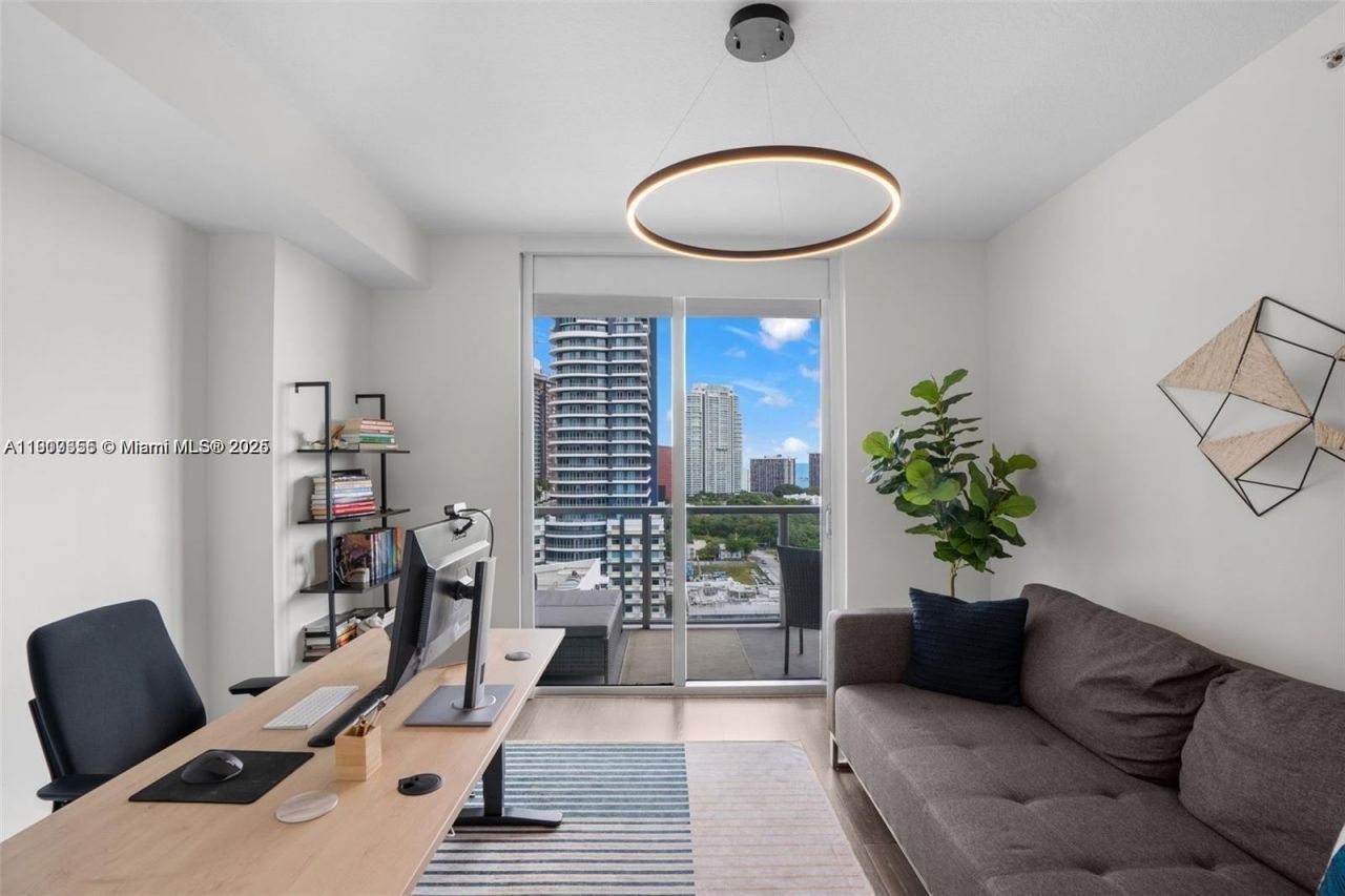 79 SW 12th St, Unit 2204-S, Miami, FL 33130 Photo