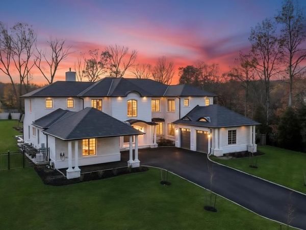 6 Gables Court, Dix Hills, NY 11746