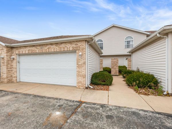 147 Mallard Pointe Drive, Valparaiso, IN 46385