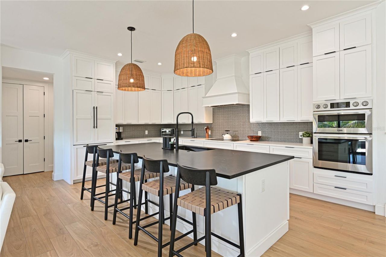 305 55th Street, Holmes Beach, FL 34217 Photo