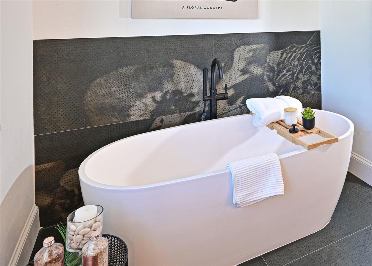 305 55th Street, Holmes Beach, FL 34217 Photo