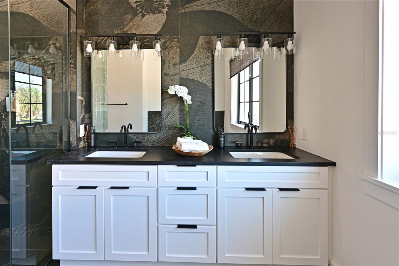 305 55th Street, Holmes Beach, FL 34217 Photo