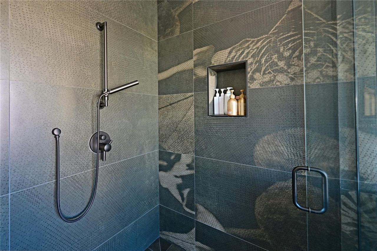 305 55th Street, Holmes Beach, FL 34217 Photo