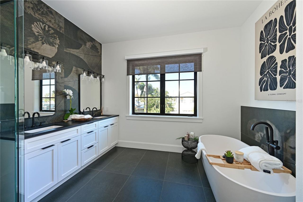 305 55th Street, Holmes Beach, FL 34217 Photo