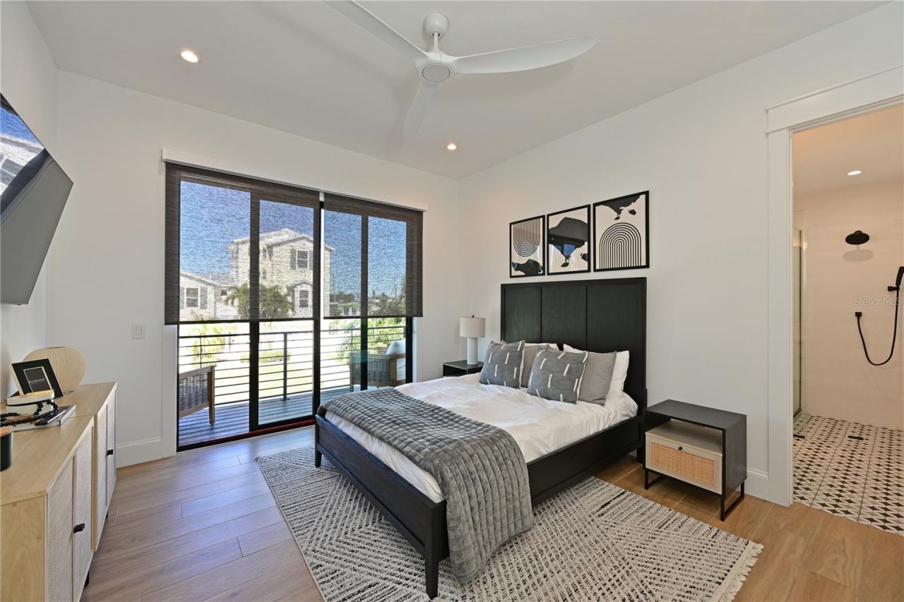 305 55th Street, Holmes Beach, FL 34217 Photo