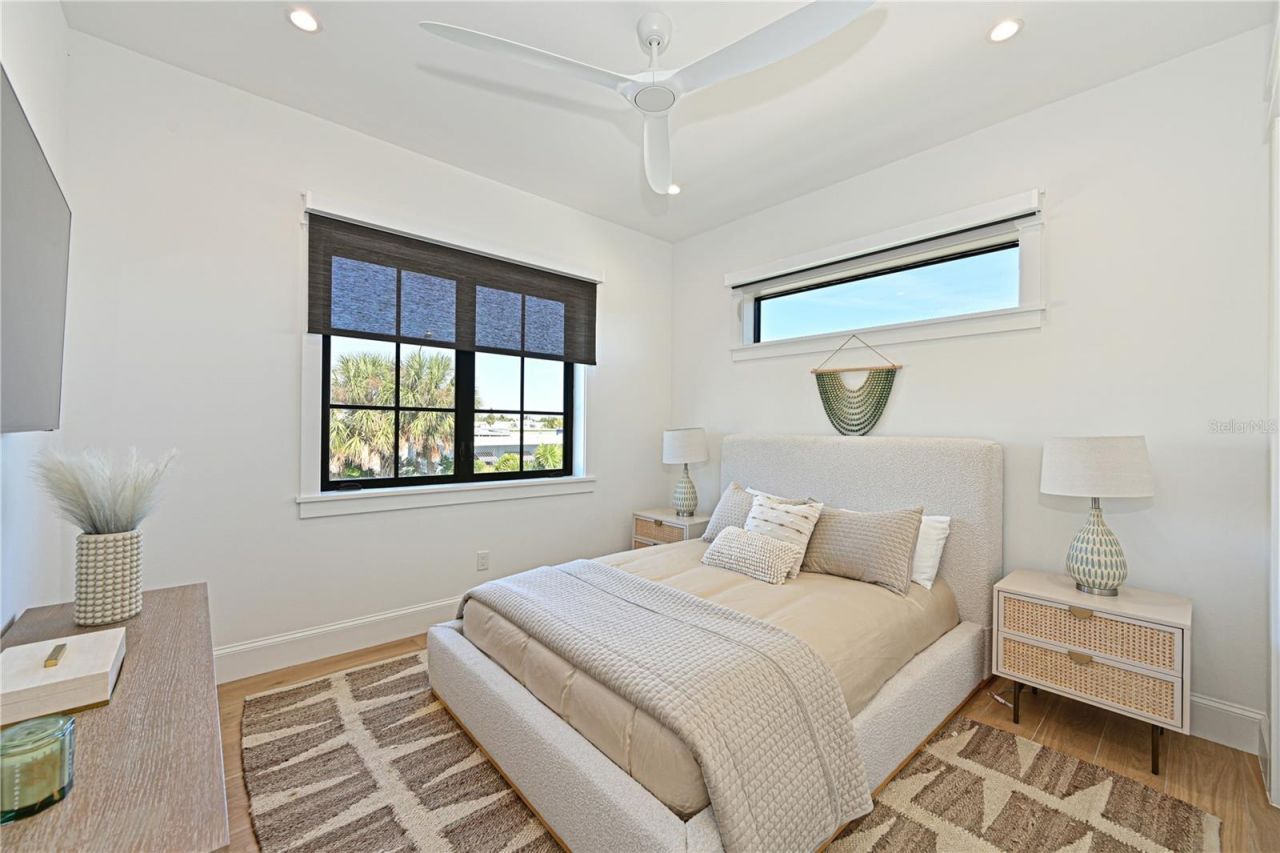 305 55th Street, Holmes Beach, FL 34217 Photo