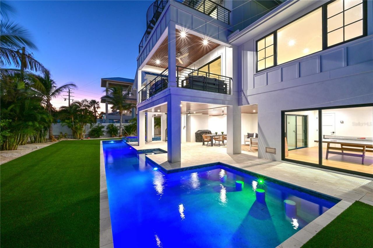 305 55th Street, Holmes Beach, FL 34217 Photo