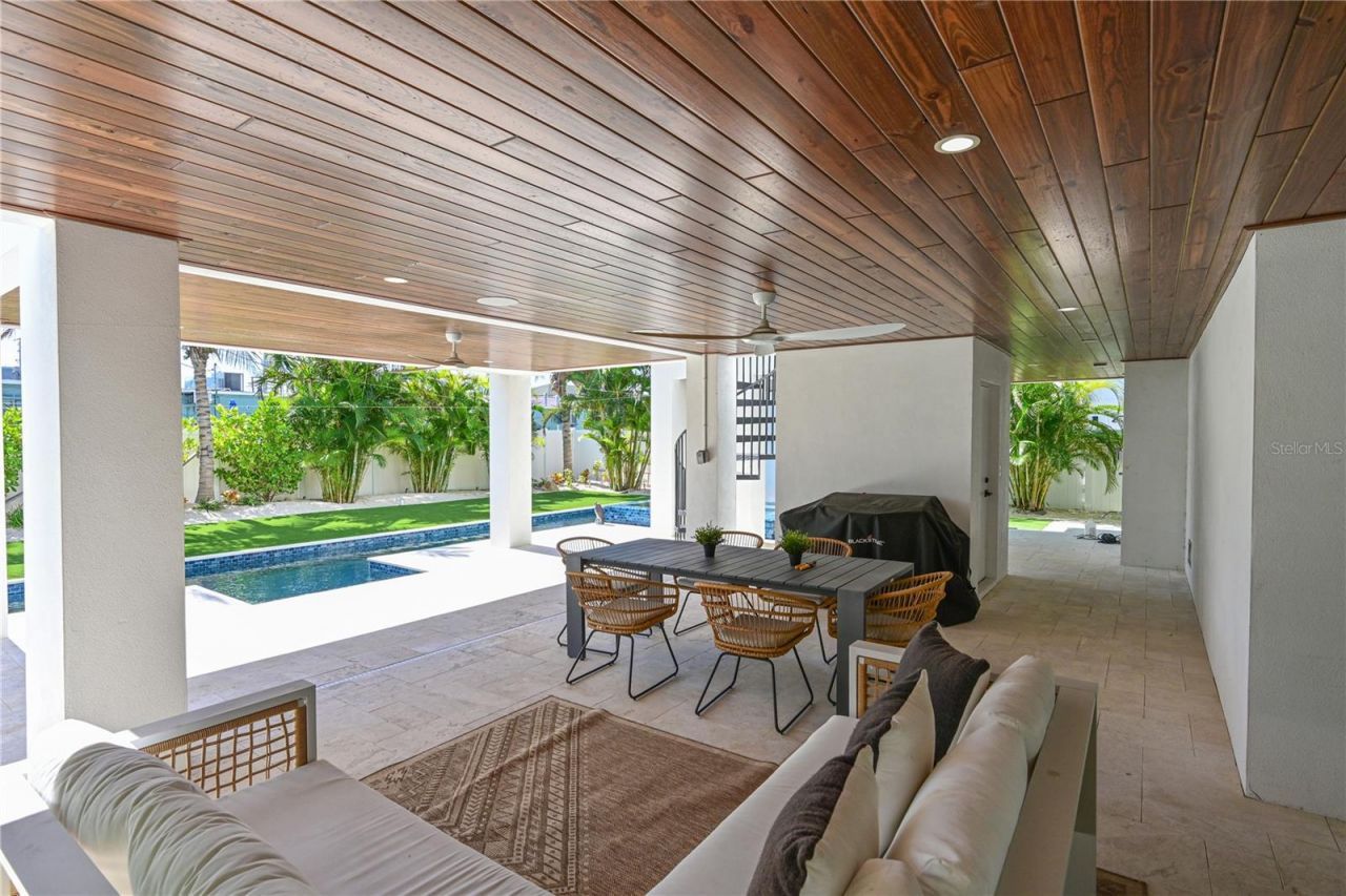 305 55th Street, Holmes Beach, FL 34217 Photo