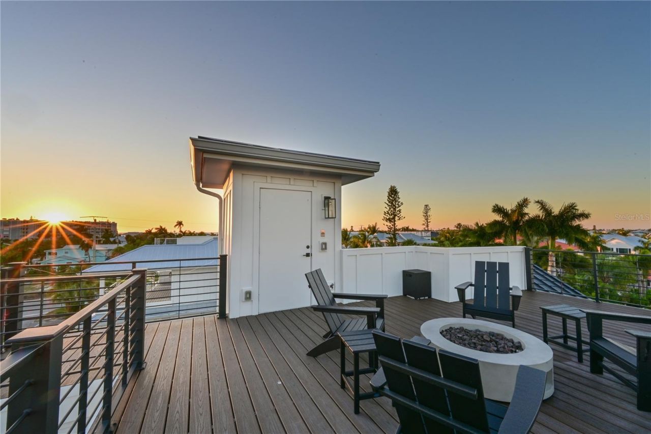 305 55th Street, Holmes Beach, FL 34217 Photo