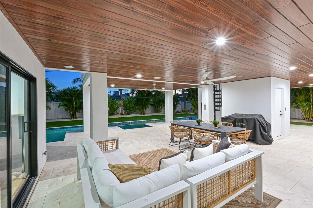 305 55th Street, Holmes Beach, FL 34217 Photo