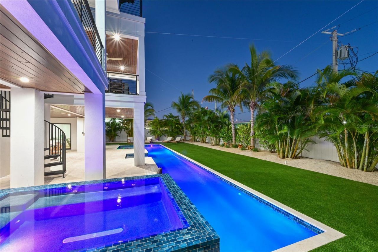 305 55th Street, Holmes Beach, FL 34217 Photo