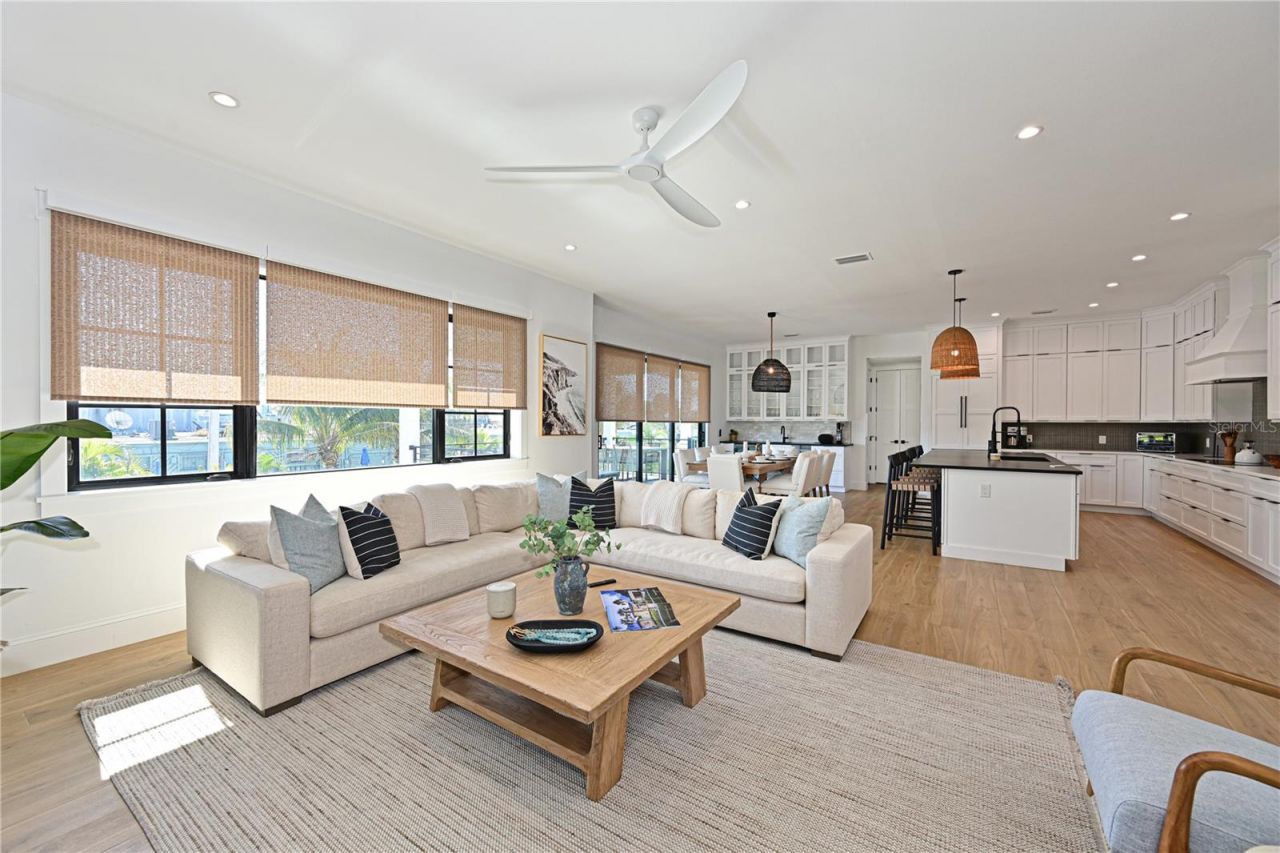 305 55th Street, Holmes Beach, FL 34217 Photo