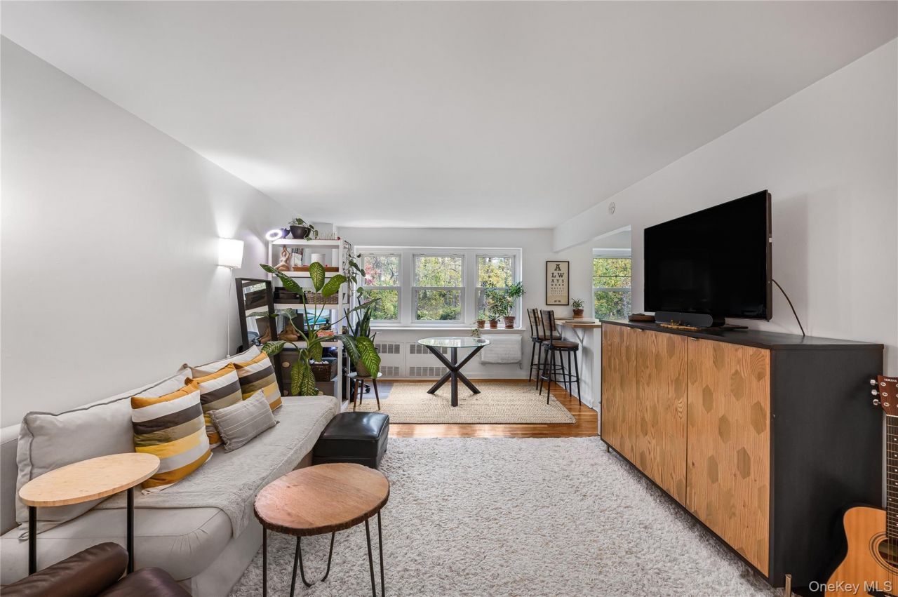 30 Pearsall Avenue, Unit 2M, Glen Cove, NY 11542 Main Photo