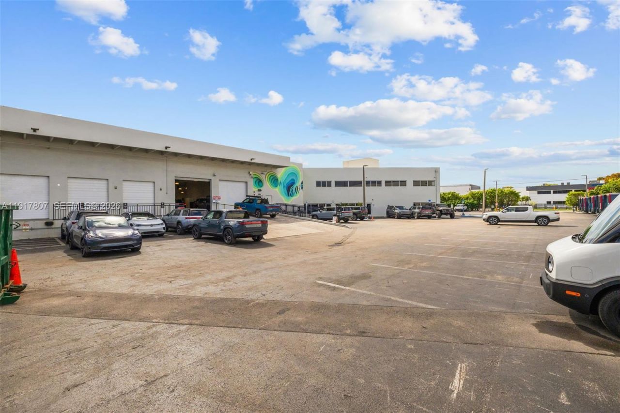 6955 NW 52nd St, Miami, FL 33166 Photo