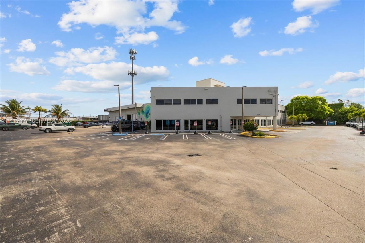 6955 NW 52nd St, Miami, FL 33166 Photo