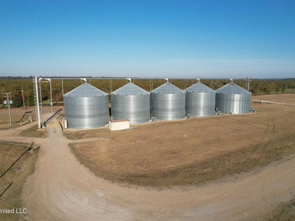 10600 Hwy 3, Lambert, MS 38643