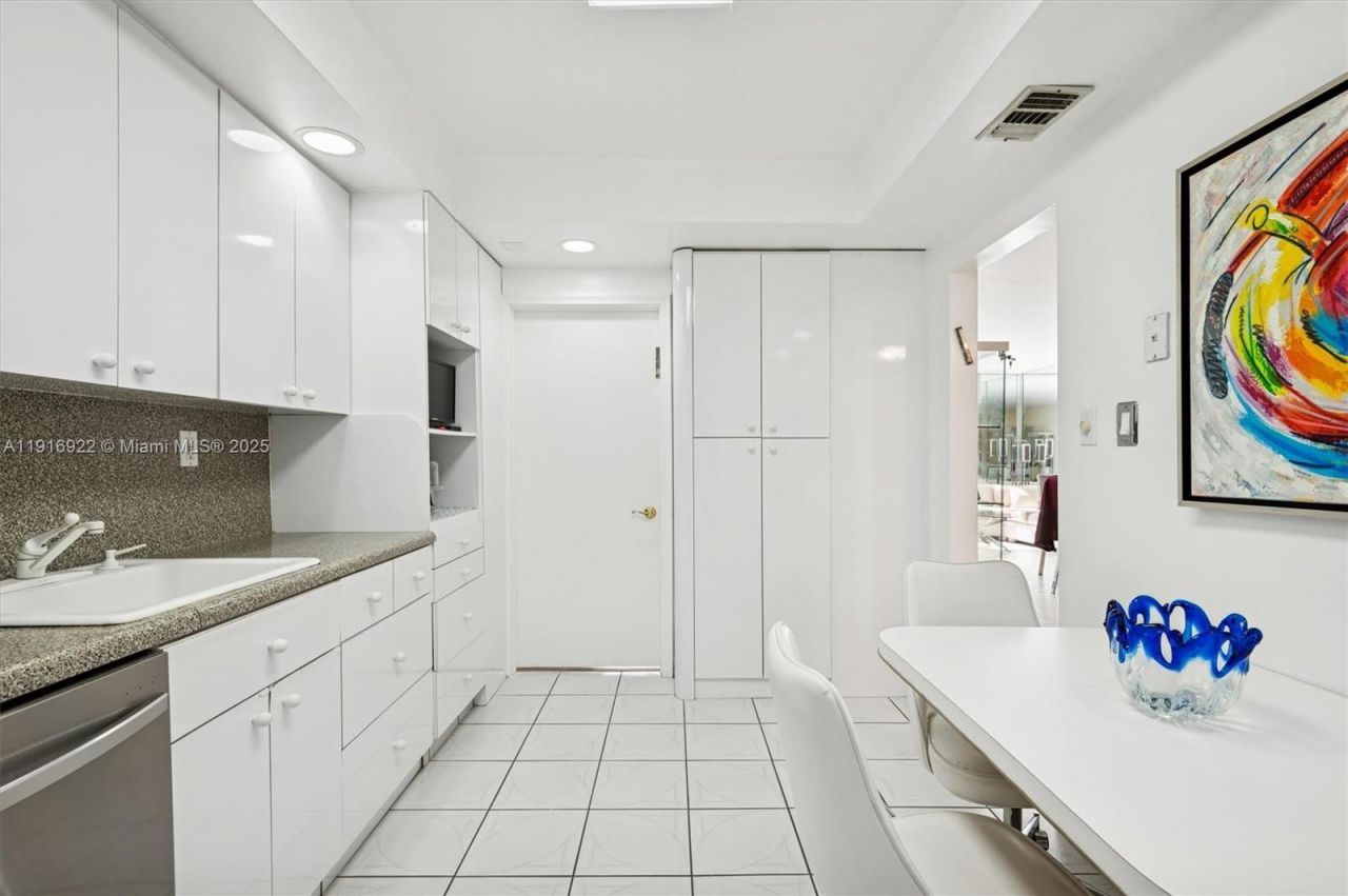 5001 Collins Ave, Unit 5G, Miami Beach, FL 33140 Photo