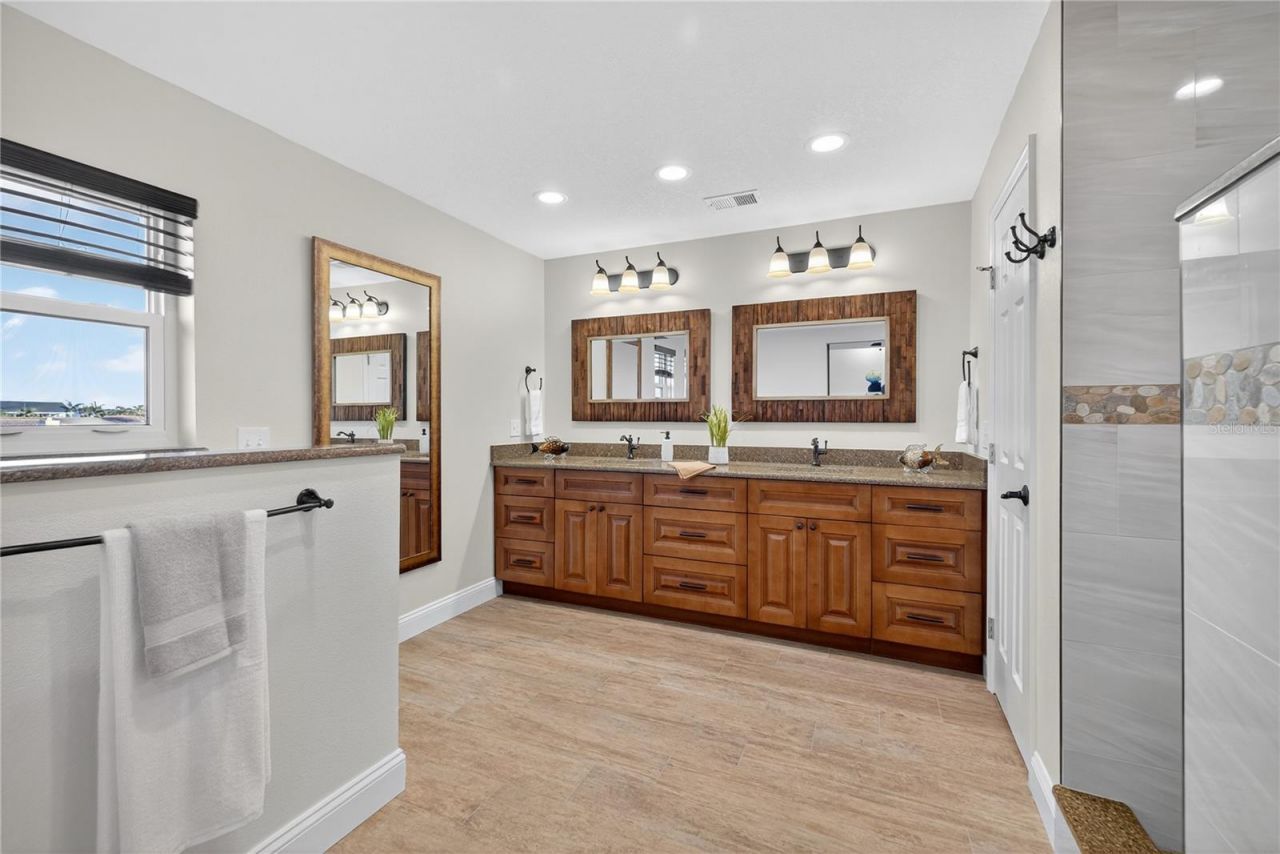 5124 South Shore Drive, New Port Richey, FL 34652 Photo