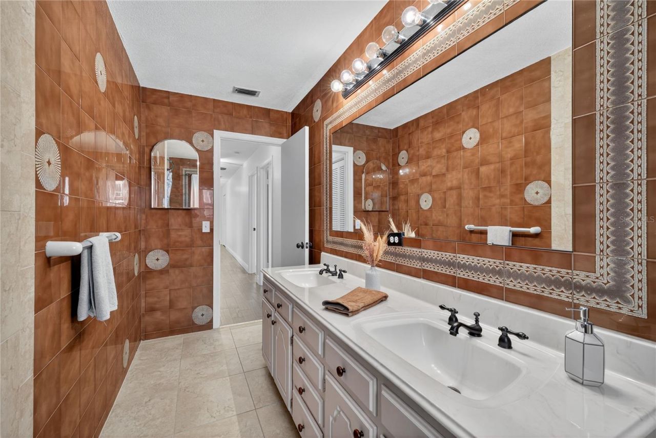 5124 South Shore Drive, New Port Richey, FL 34652 Photo