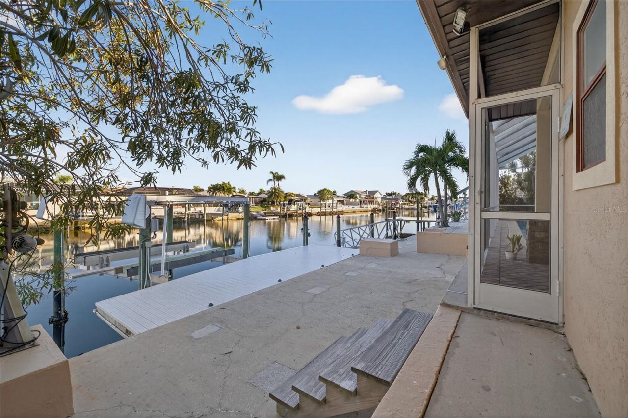 5124 South Shore Drive, New Port Richey, FL 34652 Photo