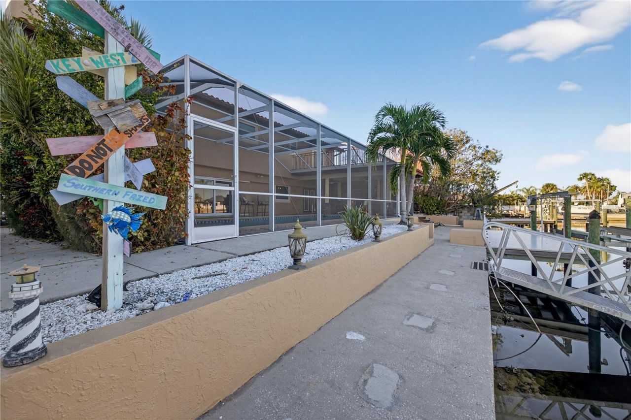 5124 South Shore Drive, New Port Richey, FL 34652 Photo