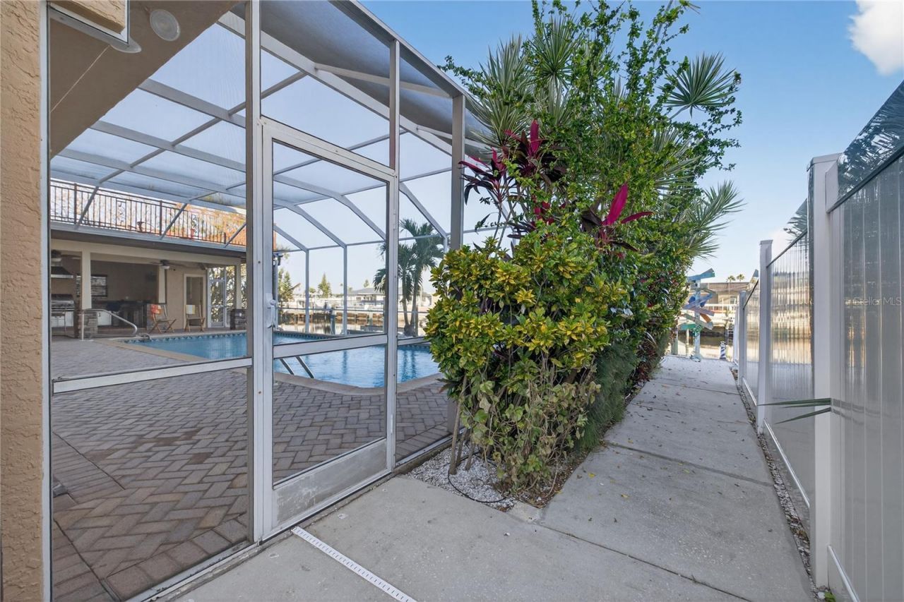 5124 South Shore Drive, New Port Richey, FL 34652 Photo