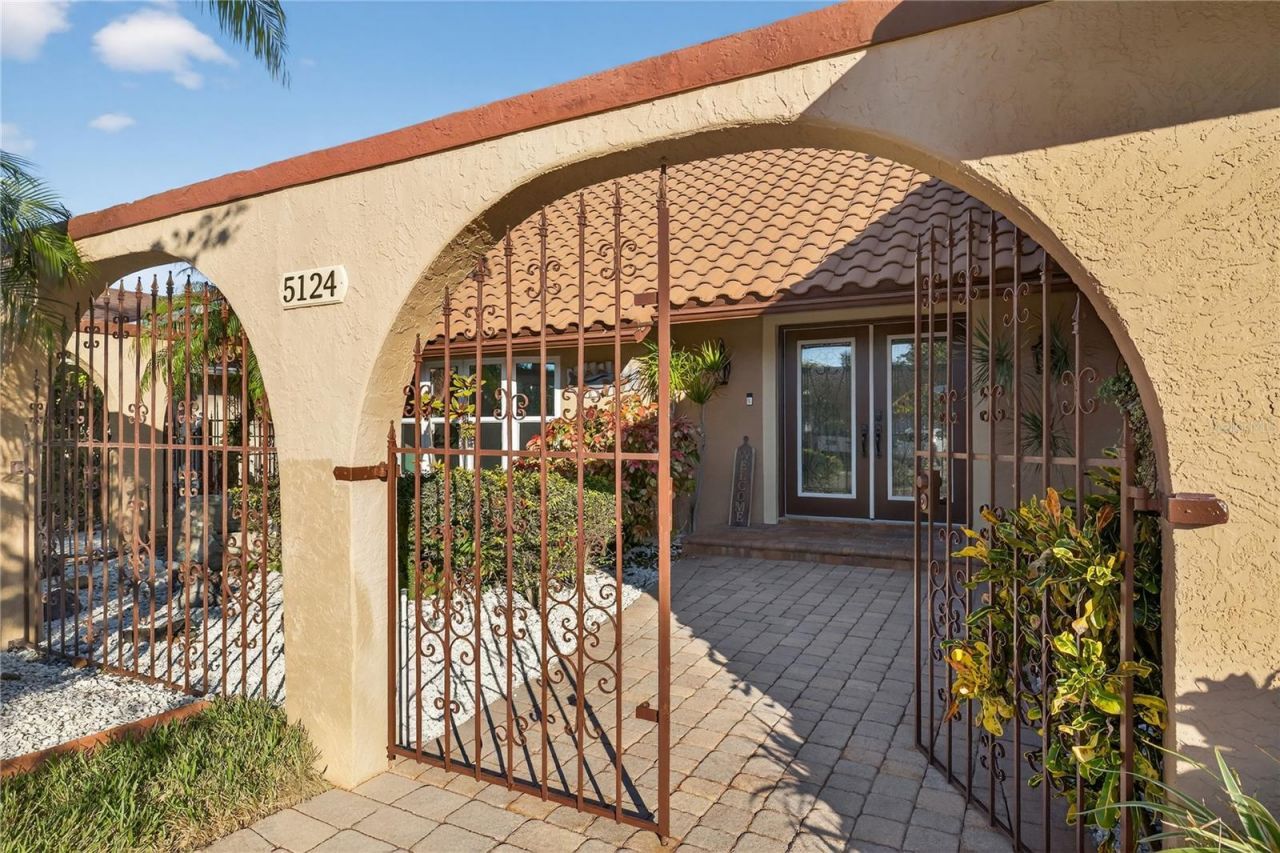 5124 South Shore Drive, New Port Richey, FL 34652 Photo