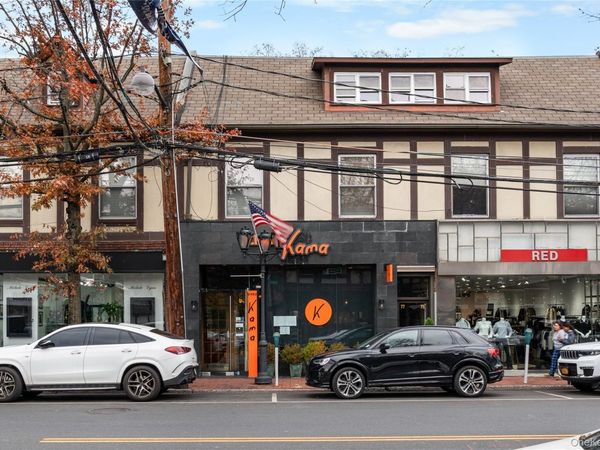 77 Middle Neck Rd, Great Neck, NY 11021