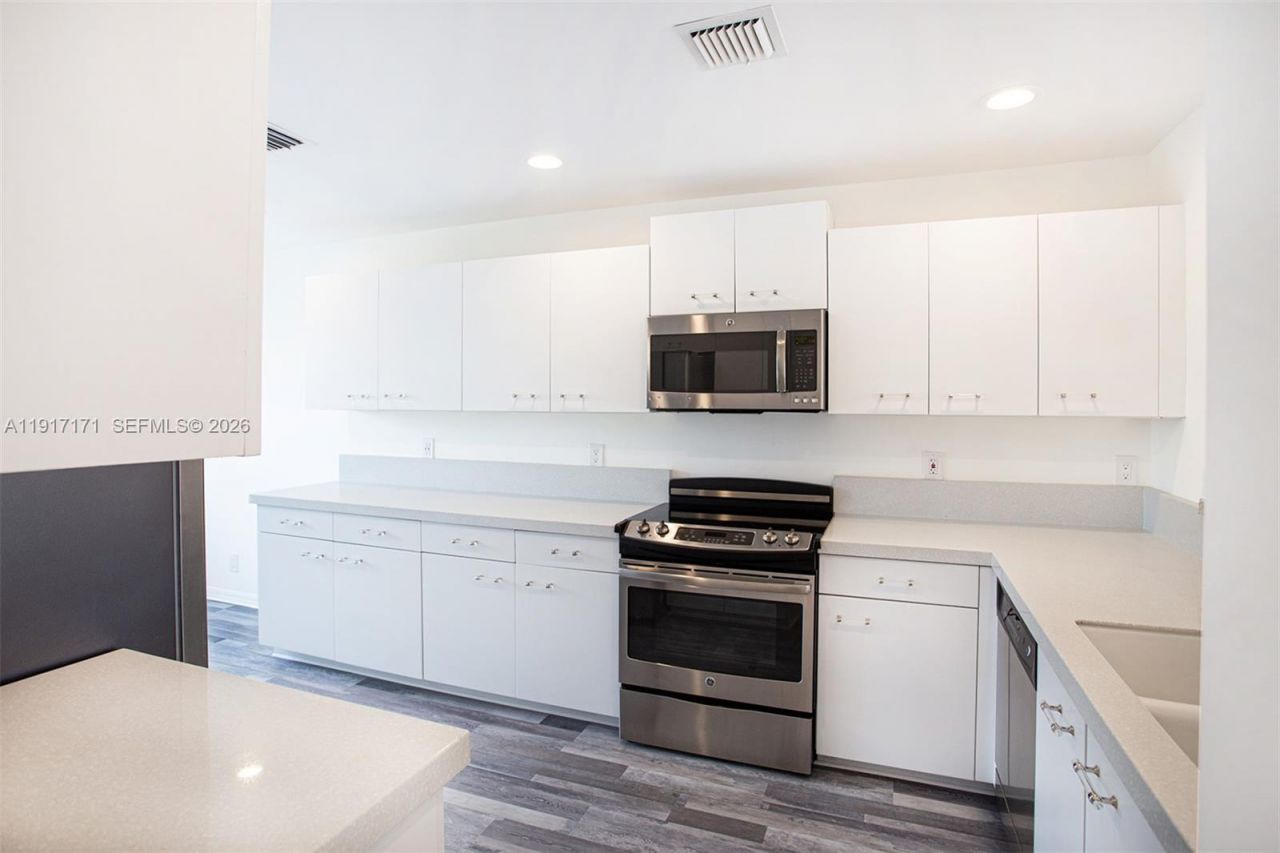 1998 NE 7th St, Unit 104, Deerfield Beach, FL 33441 Photo