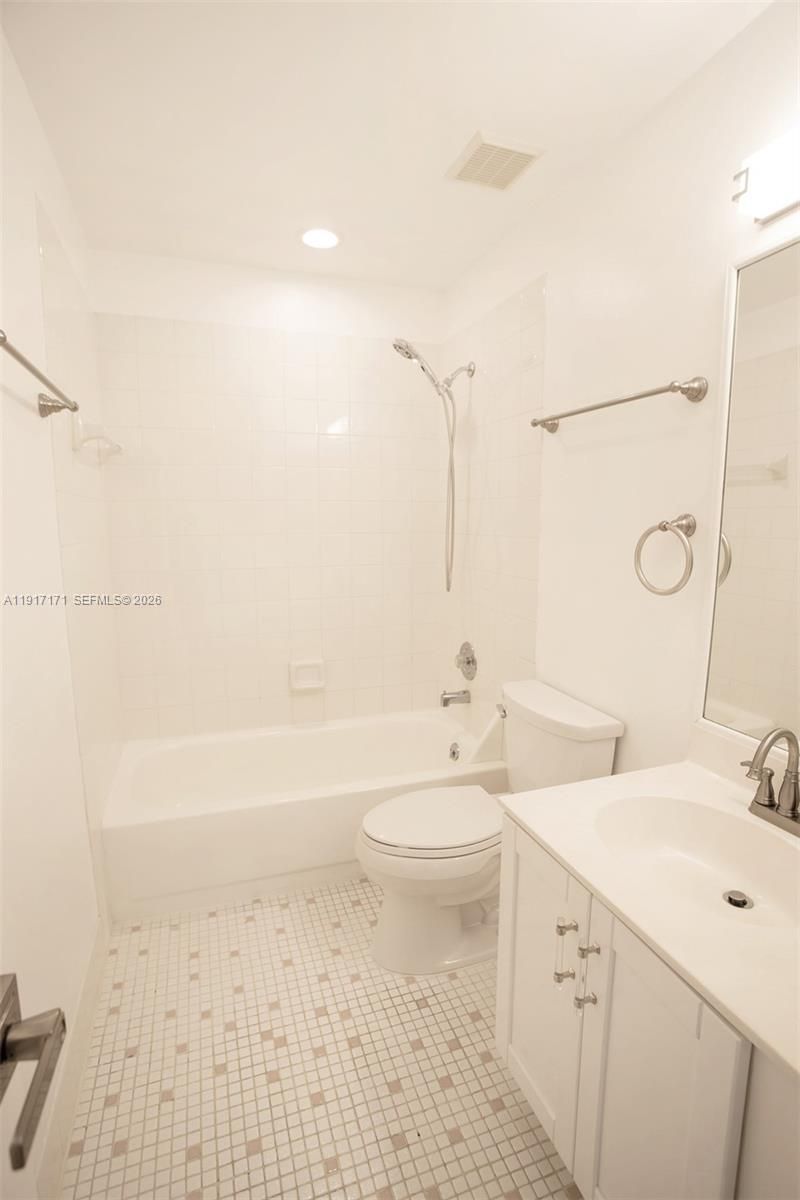 1998 NE 7th St, Unit 104, Deerfield Beach, FL 33441 Photo