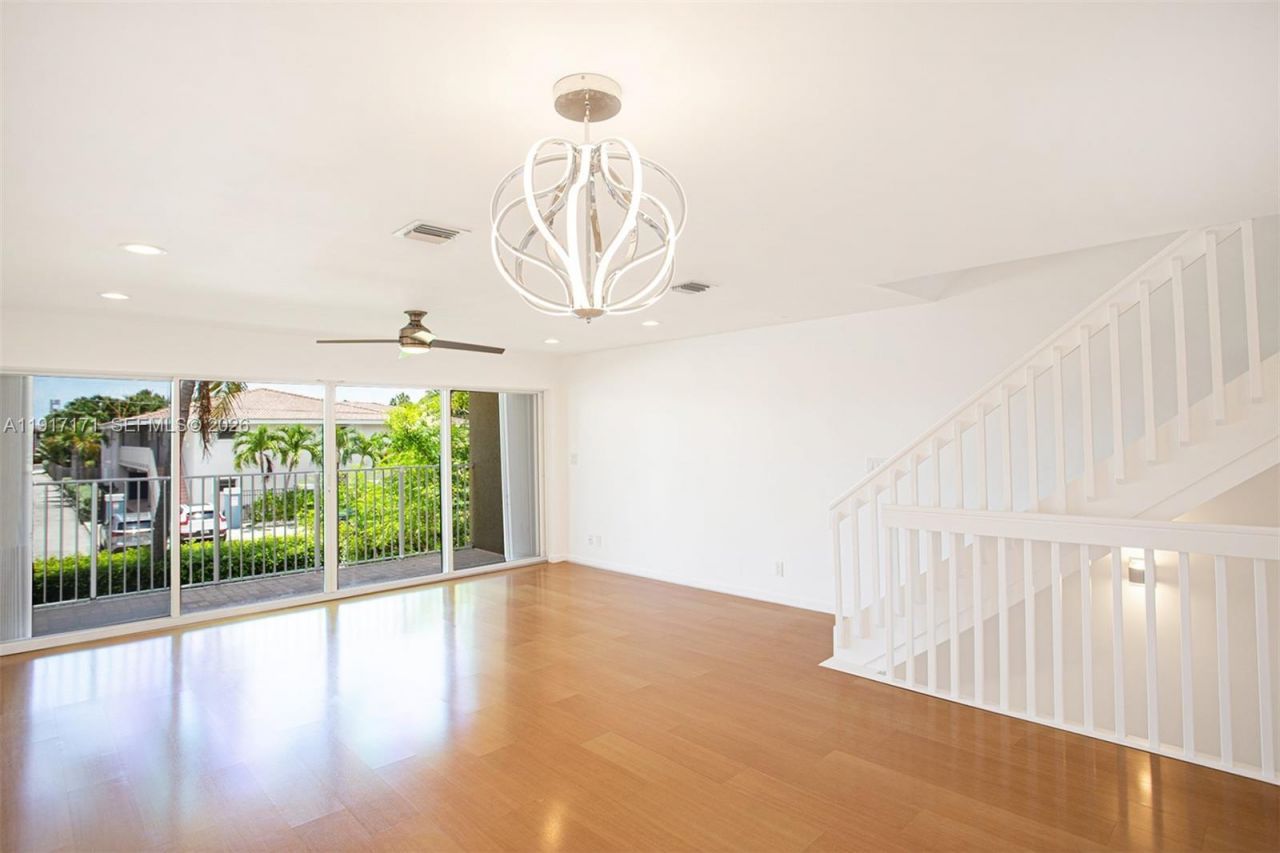 1998 NE 7th St, Unit 104, Deerfield Beach, FL 33441 Photo